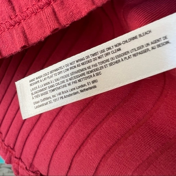 FREE PEOPLE RIBBED LAYERING CENTER TOP SIZE LARGE RED NWT - Picture 10 of 10